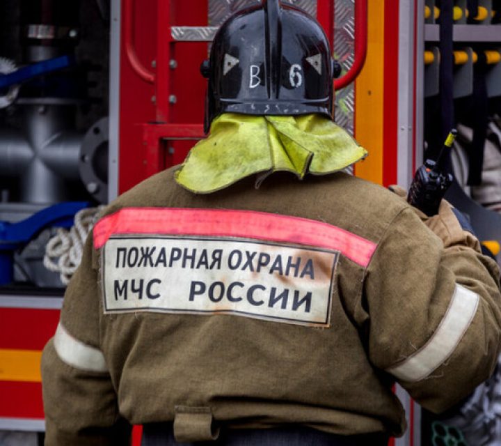 Пожар в автосервисе на северо-востоке Петербурга смогли потушить