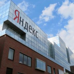 С 1 сентября Яндекс будет просить водителей следить за скоростью рядом с учебными заведениями