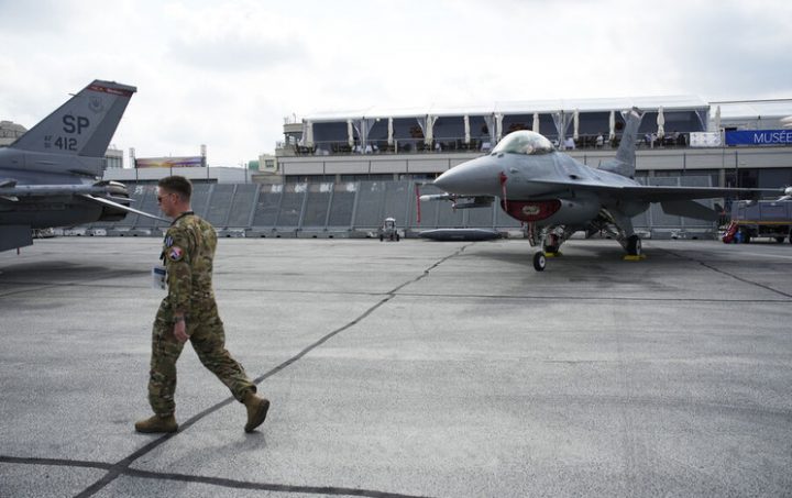 Глава Минобороны Дании направился в Аргентину на переговоры о продаже истребителей F-16