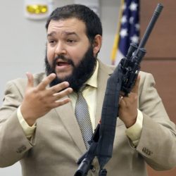 В некоторых американских школах разрешили вооружать учителей боевым оружием 