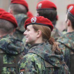 В Германии предложили вернуть обязательный призыв в армию для мужчин и женщин