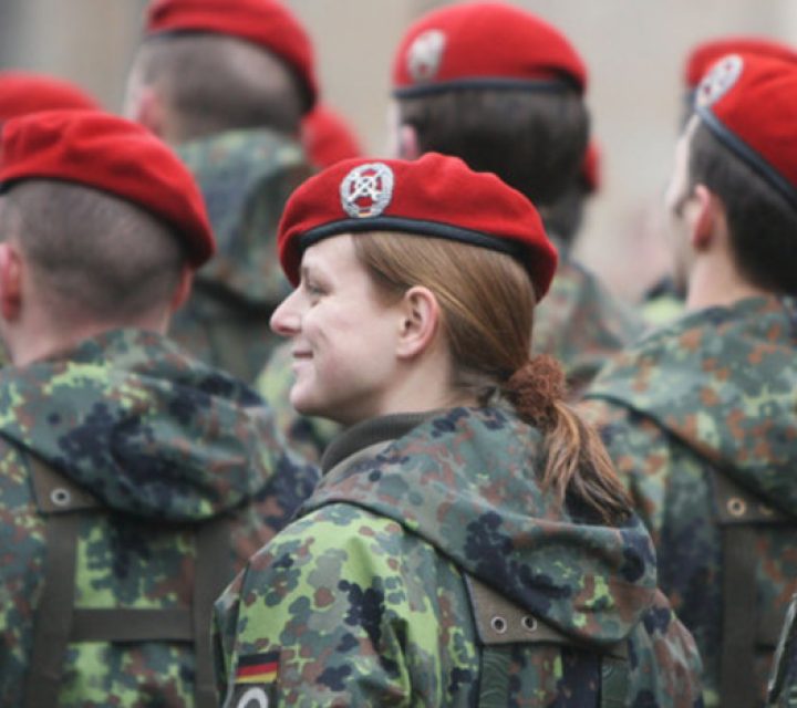 В Германии предложили вернуть обязательный призыв в армию для мужчин и женщин