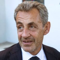 Саркози выразил обеспокоенность из-за роспуска парламента Франции