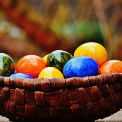 Красим яйца на Пасху без химии и побеждаем в битки!