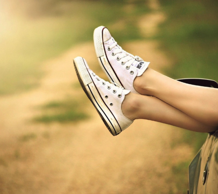 Как избавиться от потливости ног в жару: советы, которые работают