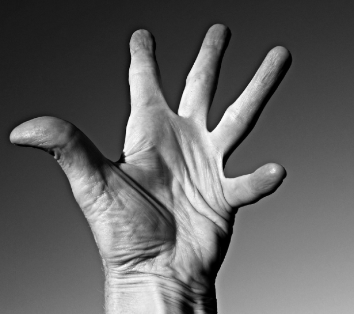 Как укрепить суставы в пожилом возрасте: простые упражнения и диета