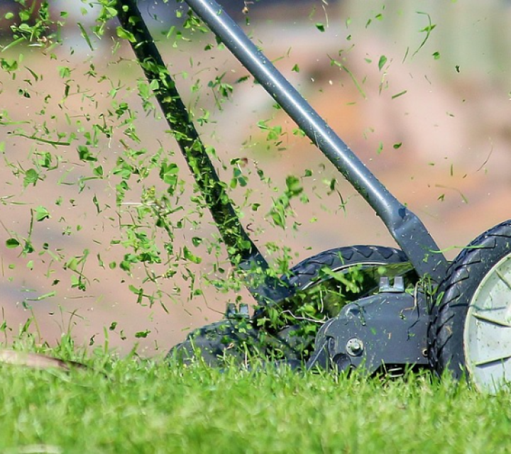 Уход за газонокосилкой: что делать до и после каждого кошения