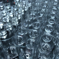 Водки станет больше: Совет Министров изменил квоты на алкоголь