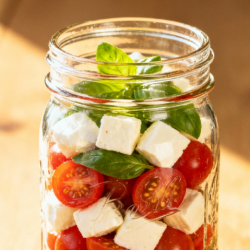 Готовим без огня: 3 сытных блюда в банке для идеального ланча на работе