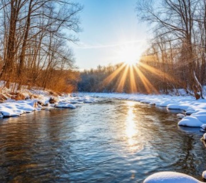 Весна навещает Беларусь, но путает дороги гололедицей