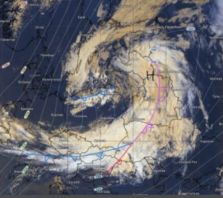 Циклон ломает ветви в пяти областях Беларуси