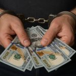 Бывший директор завода получил взятку и нанес ущерб государству в 22,8 млн рублей